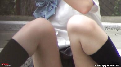 【日本盗摄网】三个清纯可爱的妹纸不雅姿势被拍，小内裤不知怎的越来越湿了